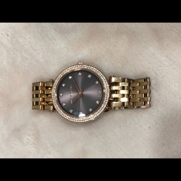 Micheal Kors Rose Gold Watch. - Picture 2 of 4